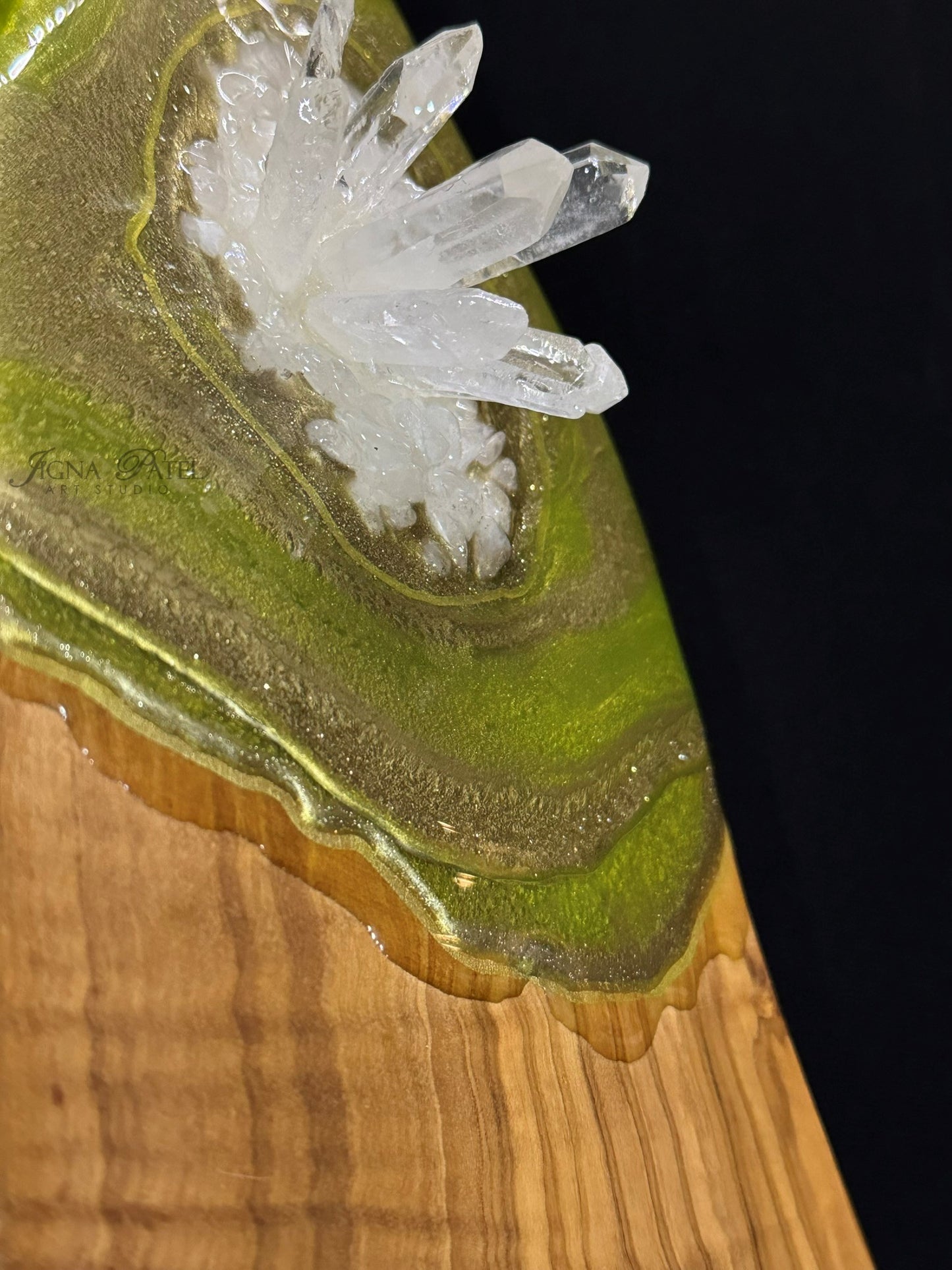 Charcuterie Board: Pistachio Quartz Mini