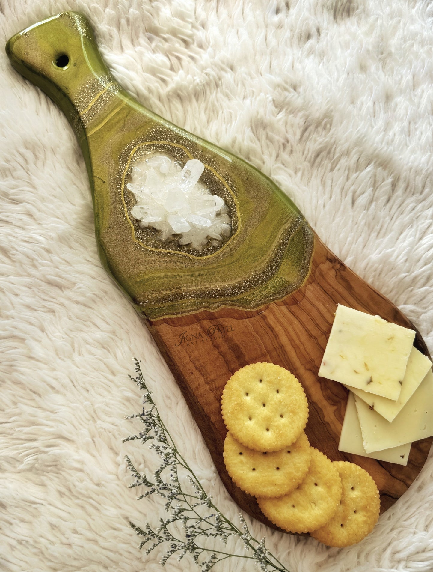 Charcuterie Board: Pistachio Quartz Mini