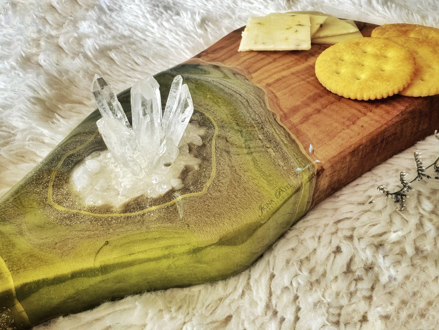 Charcuterie Board: Pistachio Quartz Mini